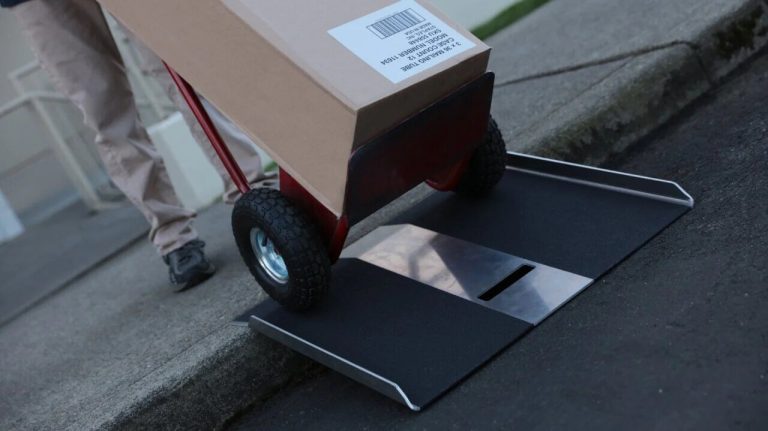 TRAVERSE™ Curb Plate